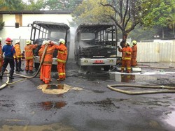 3 Bus Terbakar di Halaman Parkir Kemenkeu