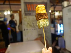 Anak Gaul Harus Coba Donat Glow In The Dark dan Mashmallow Kuning Telur Asin Ini