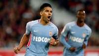 1. Falcao sejauh ini telah mencetak 12 gol dalam 8 laga Liga Prancis (664 menit) bersama AS Monaco. Dia rata-rata mencetak satu gol setiap 55 menit. Foto: Pascal Rossignol/REUTERS