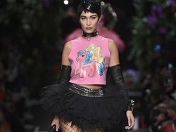 Moschino Rilis Koleksi Baju My Little Ponny Mulai Harga Rp 4 Jutaan