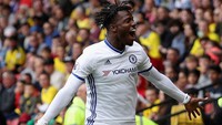Michy Batshuayi (2016- ). Mencetak satu gol dalam enam laga awalnya bersama Chelsea di Premier League. (Foto: Christopher Lee/Getty Images)