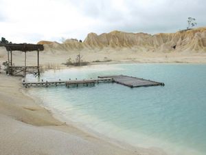 Bintan Punya Danau Biru dan Gurun Pasir