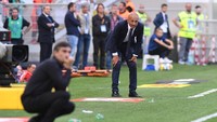Pelatih Inter Milan, Luciano Spalletti, tampak gemas melihat anak asuhnya kesulitan membuat gol. (Alberto Lingria/REUTERS)