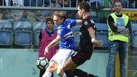 Tak cuma menelan kekalahan, Rossoneri benar-benar dibuat tak berdaya di Luigi Ferraris. Paolo Rattini/Getty Images.