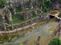 Kisah Orang China yang Bikin Kastil Seluas 50 Hektar