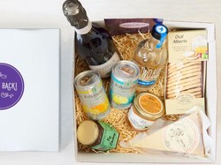 Wanita Ini Jual Parsel Makanan Terlarang yang Sering Diidamkan Ibu Hamil