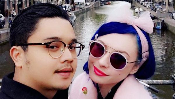 Sebentar lagi Menikah, Ini Kemesraan Derby Romero dan Claudia Adinda