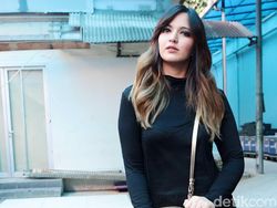 Nia Ramadhani Sexy in Black!