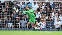 Ada 48 operan dalam gol Nacer Chadli saat Tottenham Hotspur menang 4-0 atas QPR (gol ketiga Spurs) pada 24 Agustus 2014. (Foto: Jamie McDonald/Getty Images)