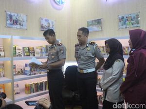 Bosan Antre Pengurusan Pajak Kendaraan, Mampir di Pojok Baca Yuk!