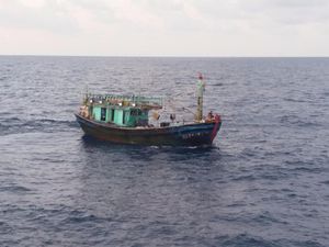 Susi Tangkap Kapal Ikan Asing di Natuna