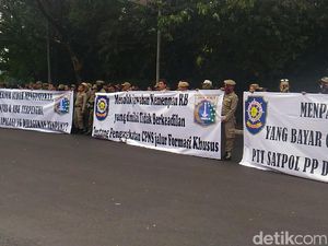 Tuntut Status PNS, Satpol PP dan Dishub DKI Demo KemenPAN-RB
