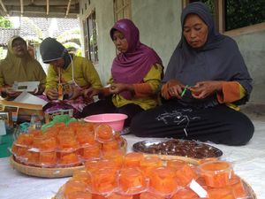 Dusun Semampir Olah Pepaya California Jadi Carica Paris yang Legit Dusun Semampir Olah Pepaya California Jadi Carica Paris yang Legit