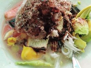 Sluuurp! Beragam Bahan Diracik dengan Es dan Sirop Sluuurp! Beragam Bahan Diracik dengan Es dan Sirop