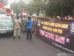 Massa Satpol PP dan Dishub DKI Bubar, Lalin Sudirman Kembali Dibuka