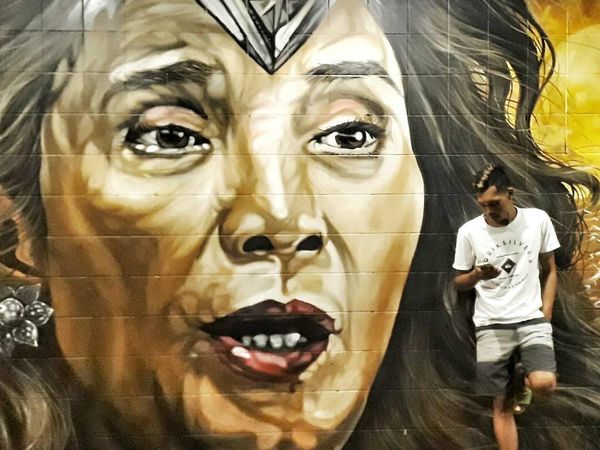 Foto: Jepretan Traveler di Mural Susi yang Keren