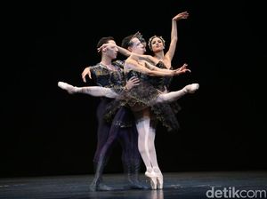 Aksi Penari Lintas Negara di Panggung Balet Indonesia