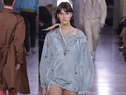 Tren Busana Tanpa Celana Dominasi Milan Fashion Week