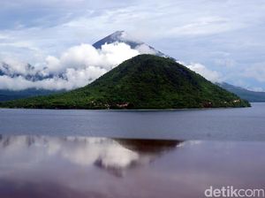 Video Jalan-jalan Lihat Pulau Uang Seribu di Ternate Video Jalan-jalan Lihat Pulau Uang Seribu di Ternate