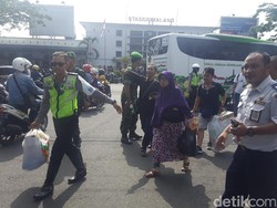 Sopir Angkot di Malang Demo, Penumpang Diangkut Kendaraan Petugas