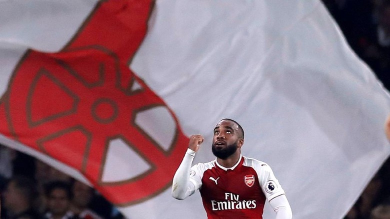 Lacazette Cedera Lutut, Absen Sampai Enam Pekan Lacazette Cedera Lutut, Absen Sampai Enam Pekan