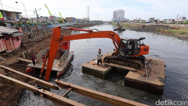 Masuki Musim Penghujan, BKB Dikeruk