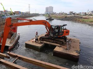 Masuki Musim Penghujan, BKB Dikeruk
