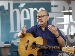 Ebiet G Ade Jalani Karier dengan Mengalir