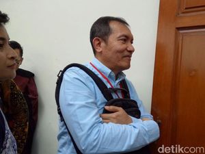 Kala Saut Situmorang Kepo-in Sidang Praperadilan Novanto