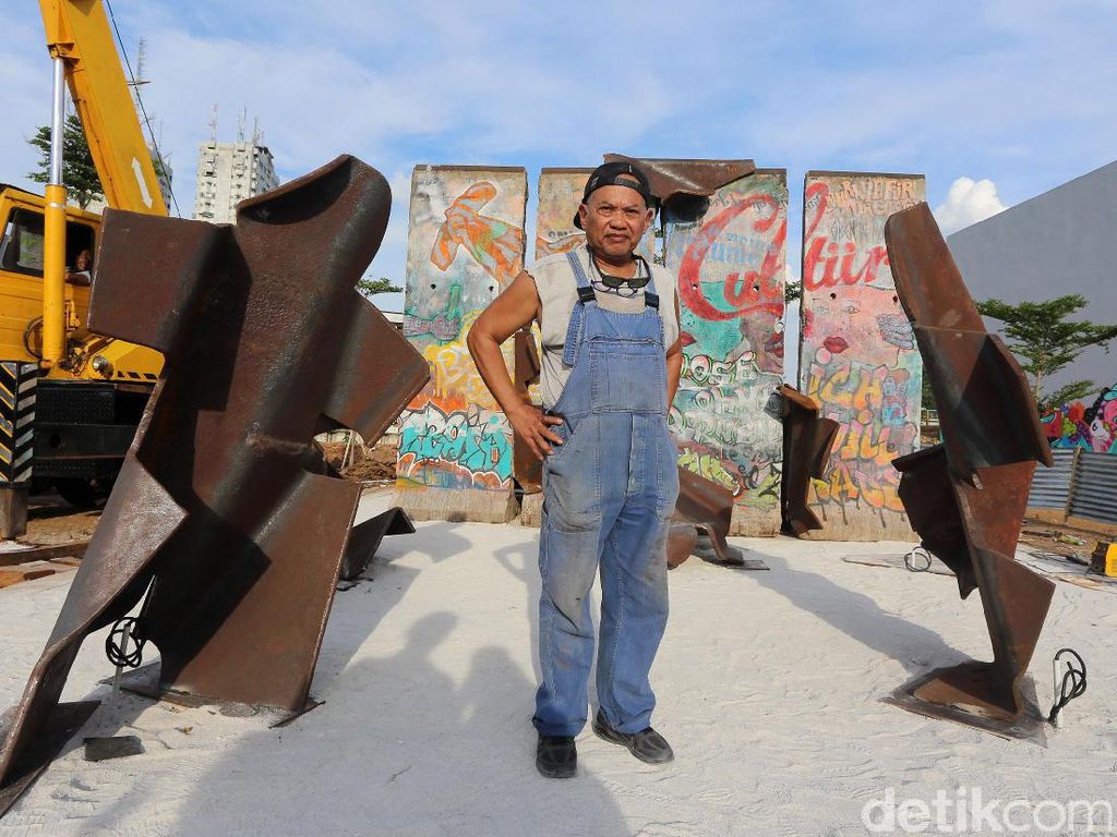 Keren! Potongan Tembok Berlin Mejeng di RPTRA Kalijodo Keren! Potongan Tembok Berlin Mejeng di RPTRA Kalijodo