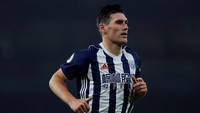 Gareth Barry menjadi starter namun kemudian digantikan Edin Dzeko saat City tertinggal 1-2. Dia dipinjamkan City ke Everton pada 2014, untuk kemudian dipermanenkan. Di 2017/2018 gelandang 37 tahun ini memperkuat WBA. (Andrew Couldridge/Action Images via Reuters)