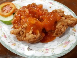 Menikmati Ayam Kuluyuk Bersaus Asam Manis di 5 Tempat Ini