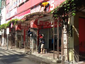 Tak Masalah PKL Malioboro Libur, Wisatawan Ini Malah Ikut Kerjabakti