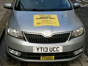 Taksi Online Pakai Stiker Identitas, Pengamat: Harusnya dari Dulu Taksi Online Pakai Stiker Identitas, Pengamat: Harusnya dari Dulu