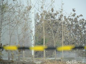 Hari ke-6, Semburan di Bekas Sumur Minyak Blora Masih Aktif Hari ke-6, Semburan di Bekas Sumur Minyak Blora Masih Aktif