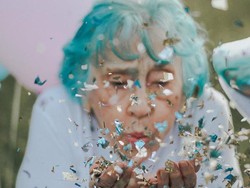 Rayakan Ultah ke-98, Nenek Gaul Ini Buat Foto Kekinian