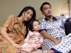 Thalia Bantu Sarwendah Rapikan Baju, Didoakan Jadi Anak yang Sukses Kelak