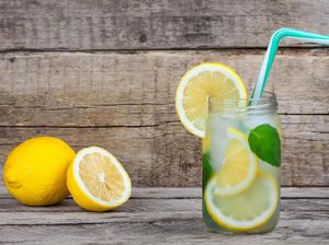 Karena Alasan Ini, Sebaiknya Jangan Taruh Irisan Lemon pada Minuman