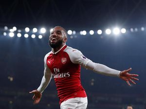 Lacazette Didoakan Bisa Sesukses Benzema
