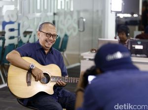 Indahnya Untaian Kata dan Melodi Ebiet G Ade Indahnya Untaian Kata dan Melodi Ebiet G Ade