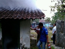 Diduga Mandor Dimutasi, Rumah Dinas KRPH Slateng Dibakar Massa