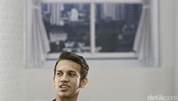 Egy Maulana mendadak jadi buah bibir dan semua media lokal berbondong-bondong mewawancarainya, termasuk detikcom. (Rachman Haryanto/detikSport)