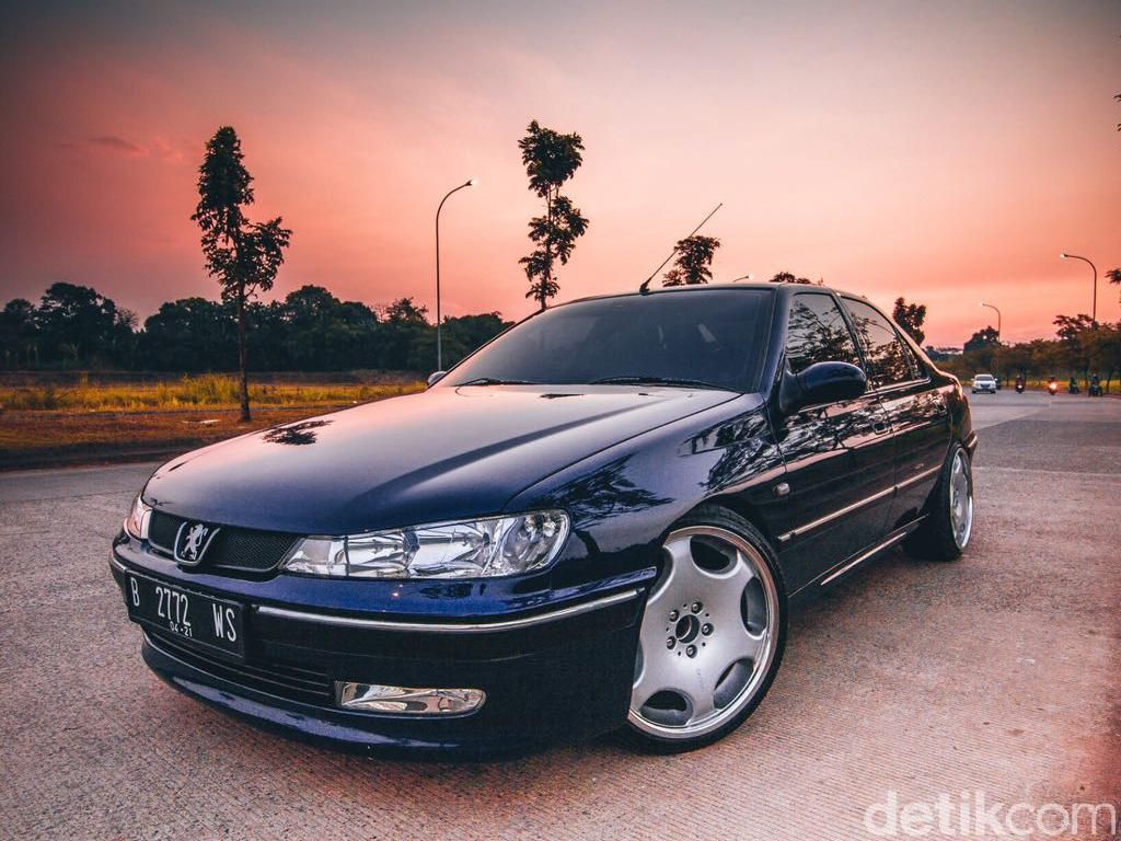 Mobil-mobil Prancis Lawas dan Baru Siap Adu Cantik di Kemang Mobil-mobil Prancis Lawas dan Baru Siap Adu Cantik di Kemang