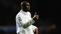 Sol Campbell (Inggris). Sudah pensiun dan mencatatkan 503 penampilan di Premier League. (Foto: Shaun Botterill/Getty Images)