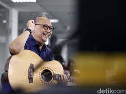 Ebiet G Ade Siapkan Diri Tampil di Synchronize Fest 2017