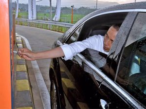 Saat Jokowi Jajal Tol Bawen-Salatiga yang Indah