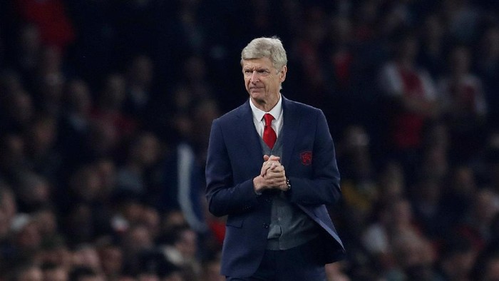 Wenger: MU Takkan Parkir Bus