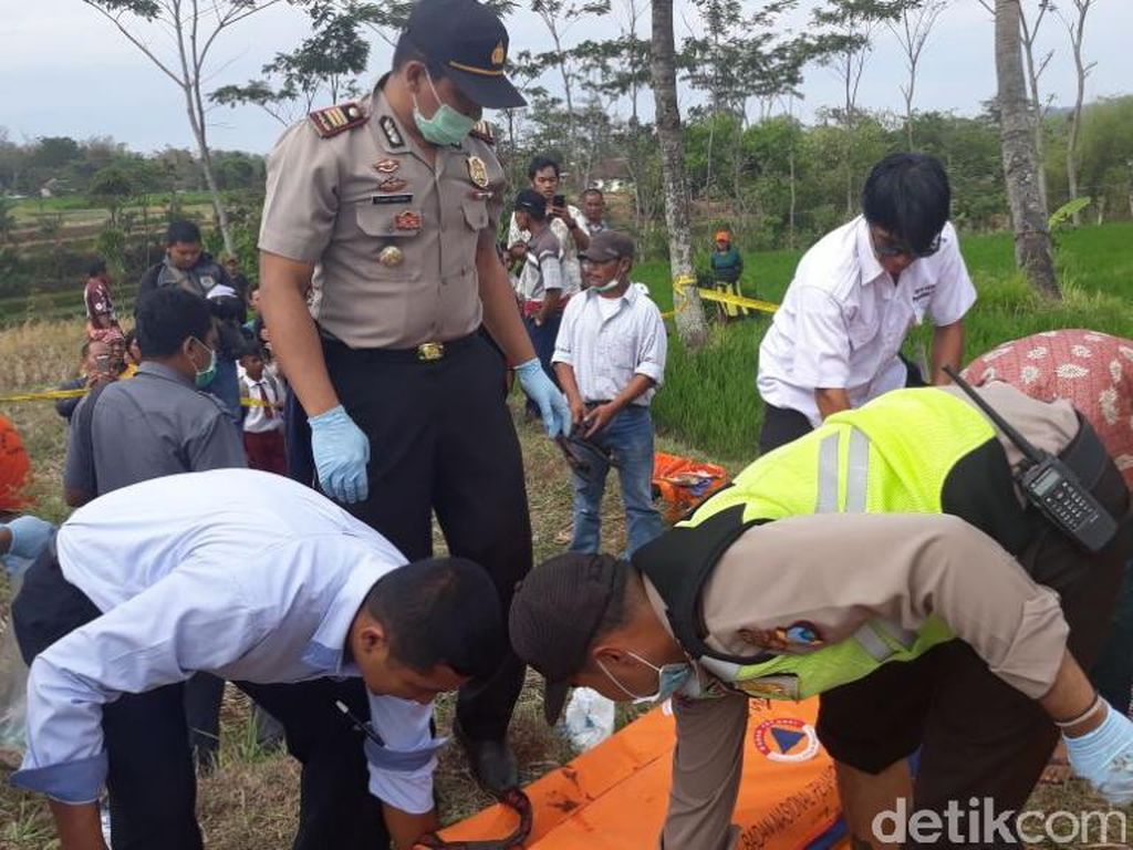 Polisi Ungkap Identitas Mayat Perempuan Tanpa Celana Polisi Ungkap Identitas Mayat Perempuan Tanpa Celana