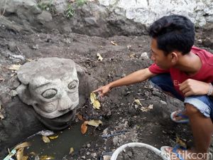 Heboh Penemuan Patung Mirip Badut Film It di Klaten Heboh Penemuan Patung Mirip Badut Film It di Klaten