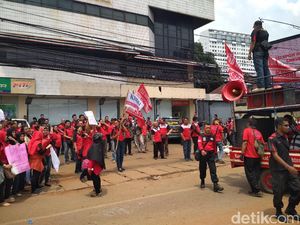 Eks Pegawai 7-Eleven Ancam Aksi Anarkis Jika Tuntutan Tak Dipenuhi Eks Pegawai 7-Eleven Ancam Aksi Anarkis Jika Tuntutan Tak Dipenuhi